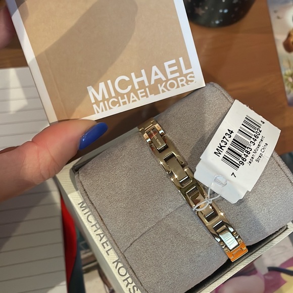 💛MICHAEL KORS WATCH💛 NWT AND BOX! - Picture 4 of 5